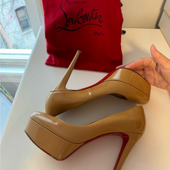 Christian Louboutin Nude Patent Platform Pumps with Red Soles - Picture 5 of 15